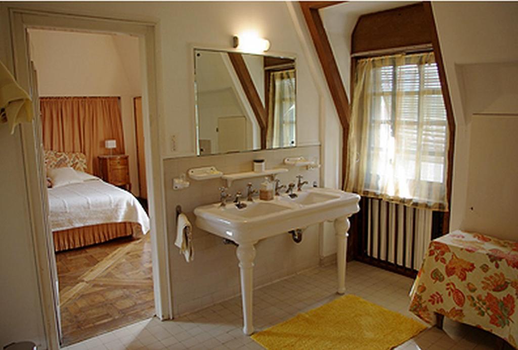Bed and Breakfast Le Logis D'Arniere Saint Cyr-sous-Dourdan Zimmer foto